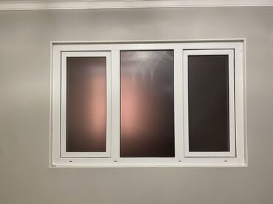 Стояло между комнат состояние нового окна. Размер 1,70 на 1,10. Белое Bishkek - photo 1