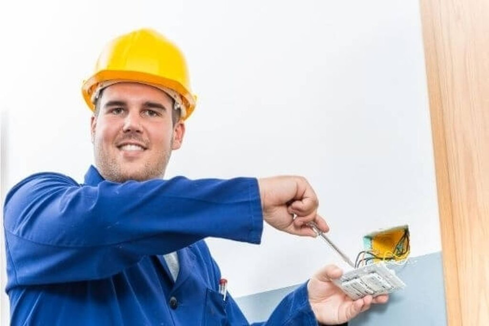 Электрик | Установка стиральных машин, Установка коробок, Установка софитов Больше 6 лет опыта Bishkek - photo 1