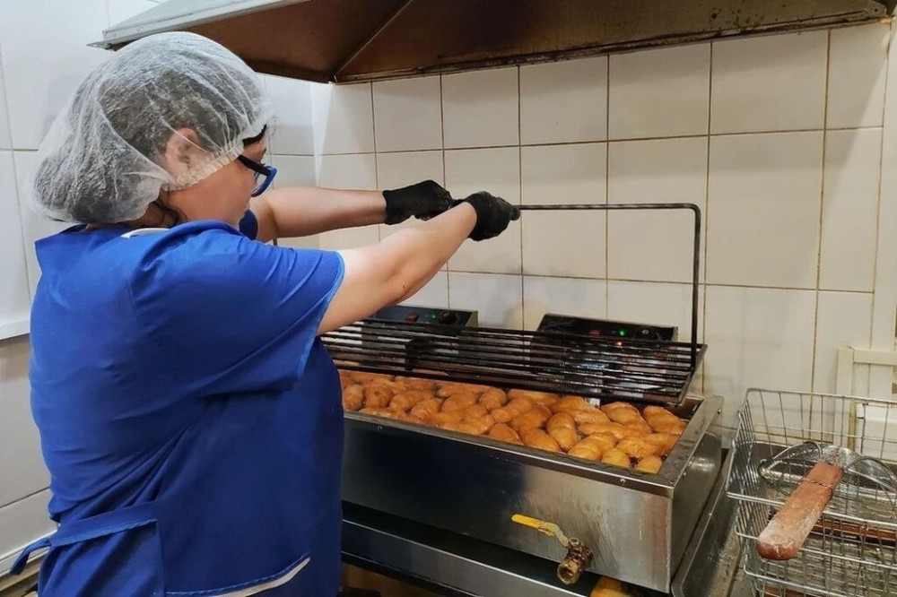 Требуется Повар : Мучной цех, Фаст-фуд кухня, Менее года опыта Bishkek - photo 1