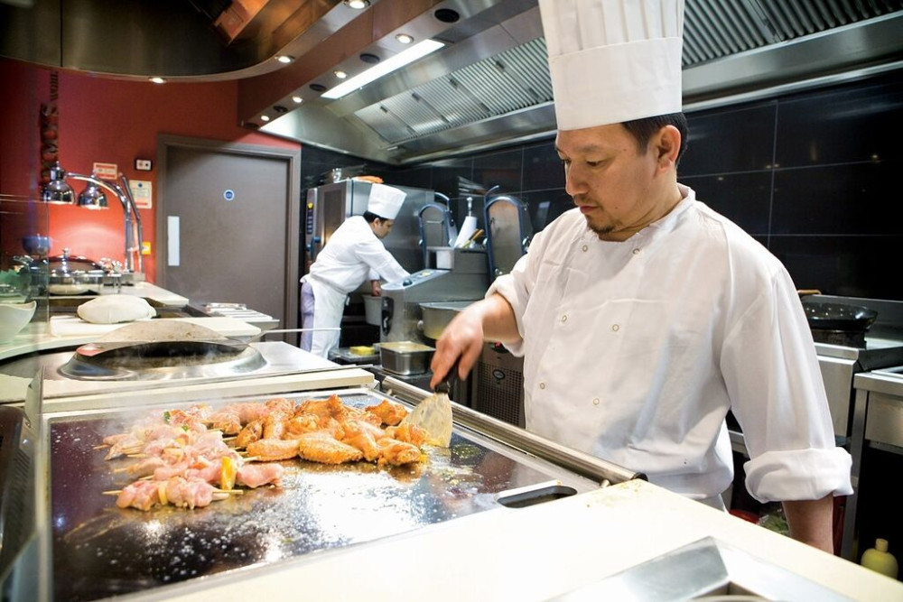 Требуется Помощник повара : Горячий цех, 1-2 года опыта Bishkek - photo 1