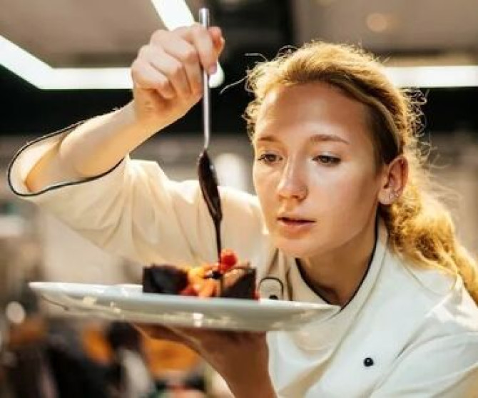 Требуется Повар : Холодный цех, Европейская кухня, 1-2 года опыта Бишкек - изображение 2