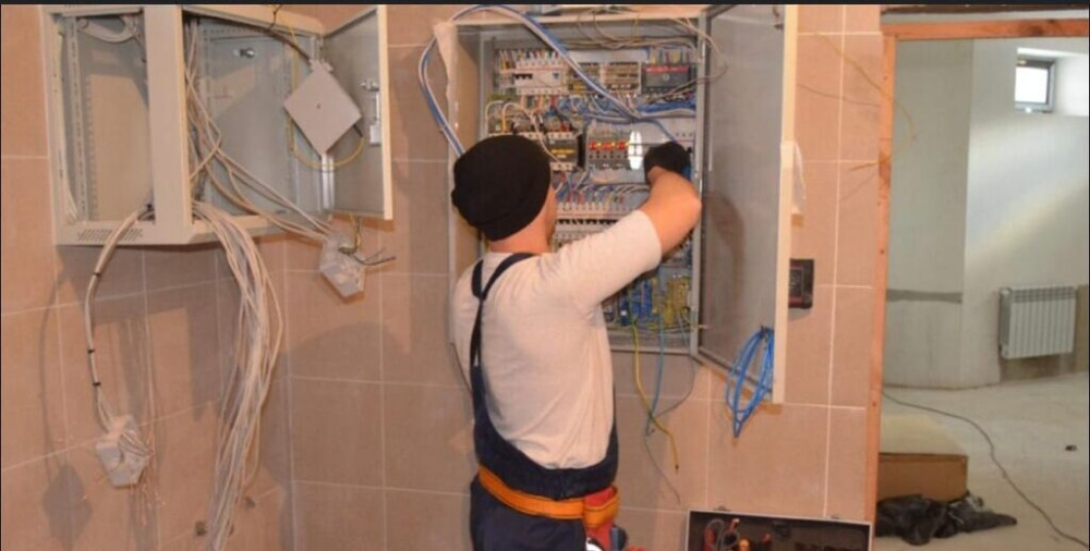 Услуги САНТЕХНИКА Услуги ЭЛЕКТРИКА, Элeктpомонтаж Готoв окaзать Бишкек - сүрөт 1