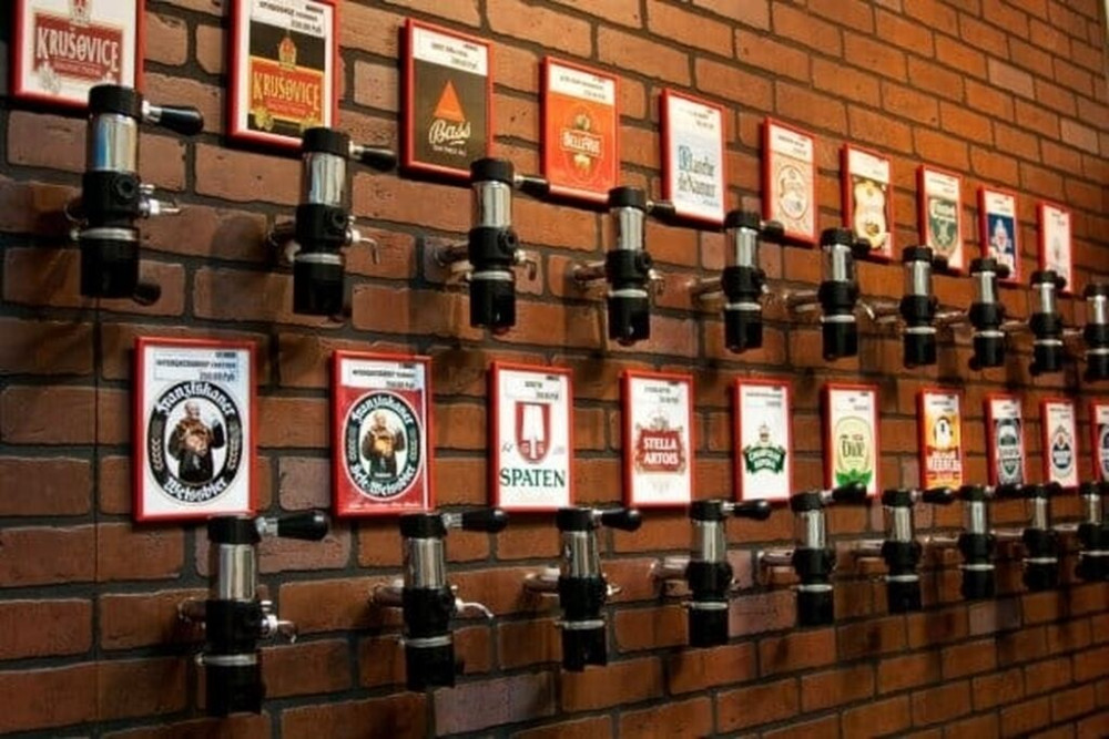 Требуется Продавец-консультант График: Шестидневка, Карьерный рост, Полный рабочий день Бишкек - изображение 1