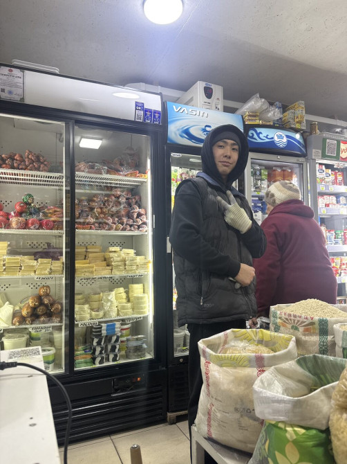 Требуется Продавец-консультант в Продуктовый магазин, График: Шестидневка, Форма, Полный рабочий день Бишкек - изображение 1