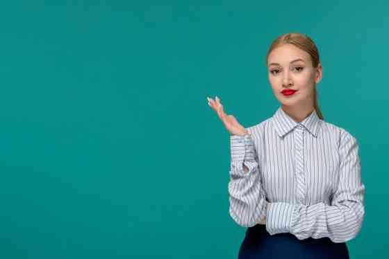 Требуется в мебельный магазин реализатор девушка. (ТЦ ТААТАН) Бишкек