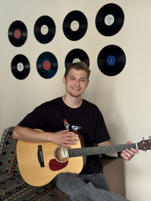 Уроки игры на гитаре Офлайн, Индивидуальное Бишкек - изображение 1