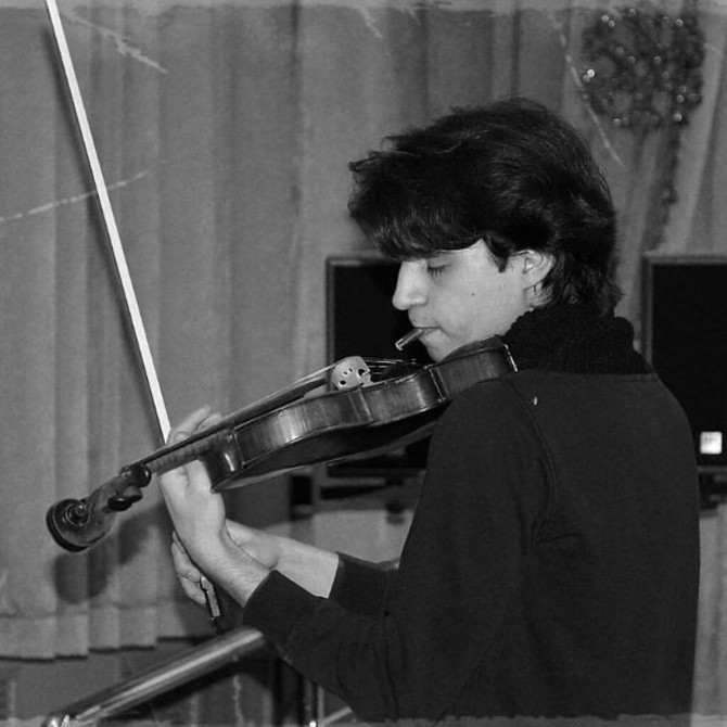 Уроки игры на скрипке В классе, Индивидуальное, Офлайн Выдается сертификат Бишкек - сүрөт 1