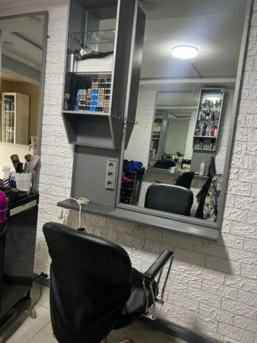 Сдаю в аренду кресло парикмахерское6мик по сухо батора. салон Дарина Bishkek - photo 2