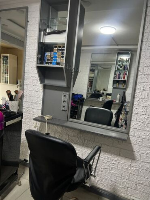 Сдаю в аренду кресло парикмахерское6мик по сухо батора. салон Дарина Bishkek - photo 1