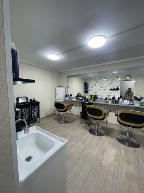 Требуется мастер-универсал или СДАЮ рабочее место в салоне красоты Bishkek - photo 3