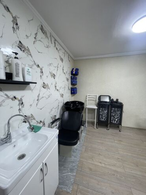 Требуется мастер-универсал или СДАЮ рабочее место в салоне красоты Bishkek - photo 1