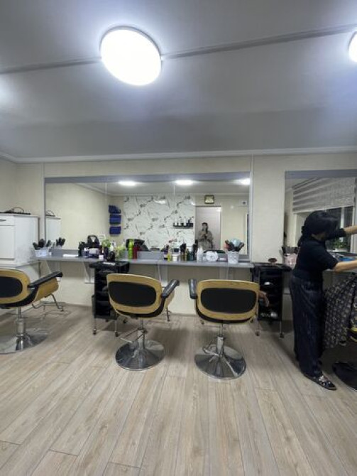 Требуется мастер-универсал или СДАЮ рабочее место в салоне красоты Bishkek - photo 2