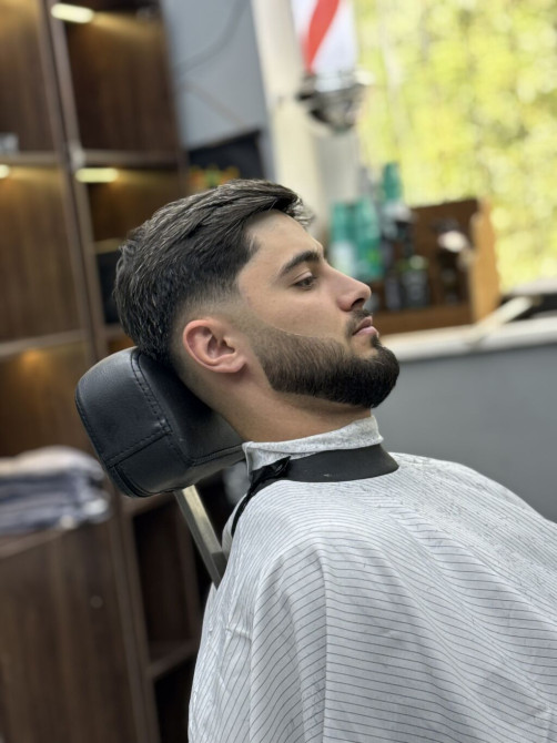 Требуется барбер Барбершоп Адмирал Асанбай 40 стаж не менее 3х лет Bishkek - photo 1