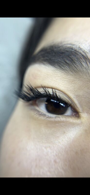 Услуга по наращиванию ресниц позволит придать взгляду выразительность Bishkek - photo 1