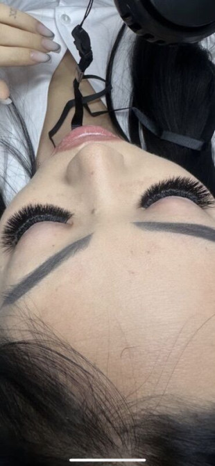 Услуга по наращиванию ресниц, предлагающая создание густого и Bishkek - photo 1