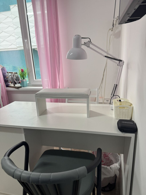 Сдается место для маникюра Район Азия Молл Место хорошее Входит Бишкек - сүрөт 1